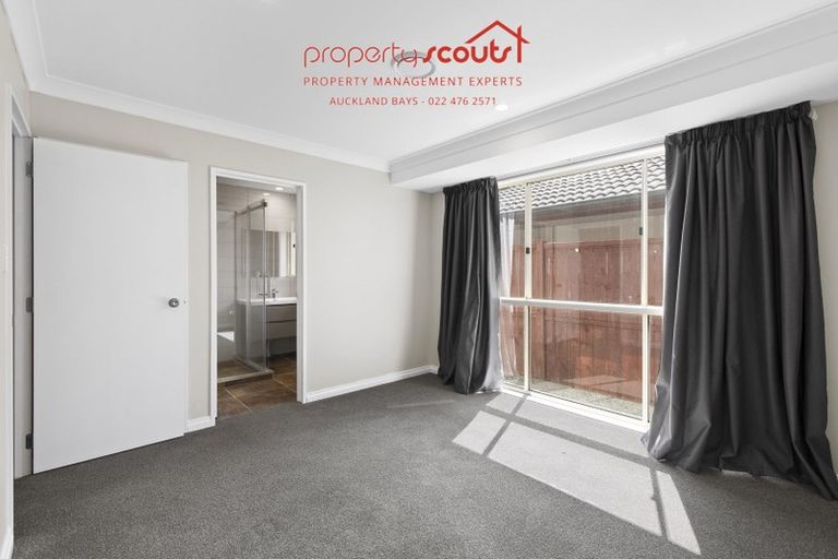 Photo of property in 4 Bluestone Rise, Rosedale, Auckland, 0632