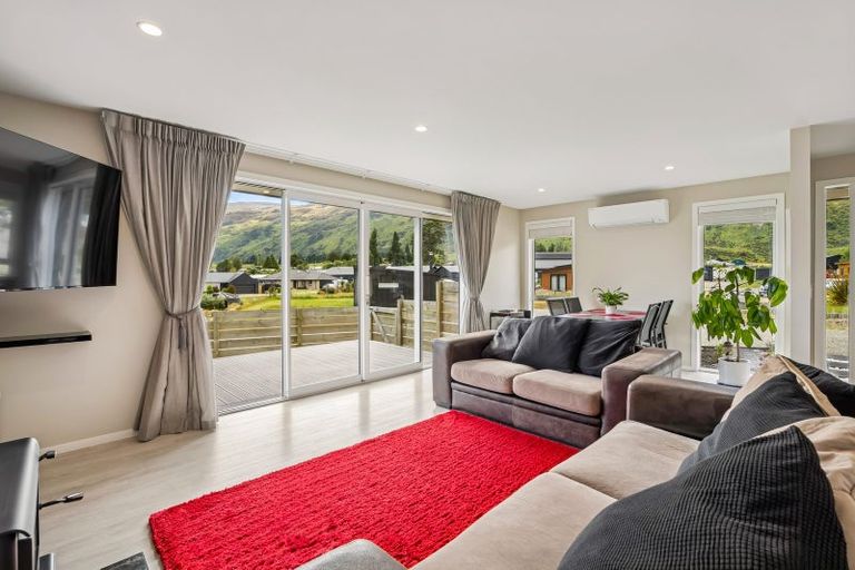 Photo of property in 8 Lakefield Close, Kingston, Athol, 9793