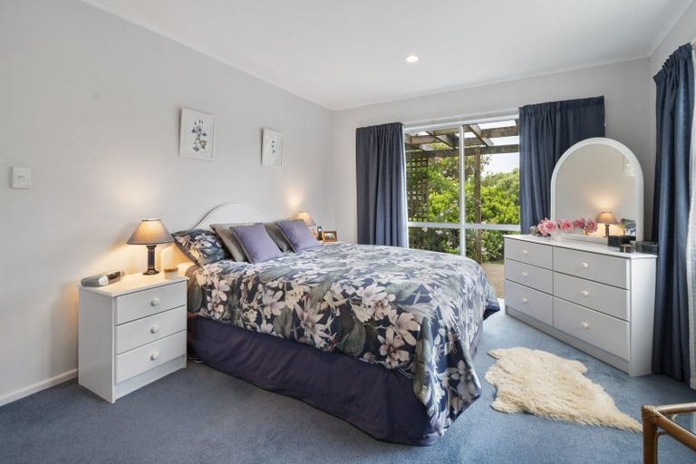 Photo of property in 1960 Parewanui Road, Parewanui, Bulls, 4894