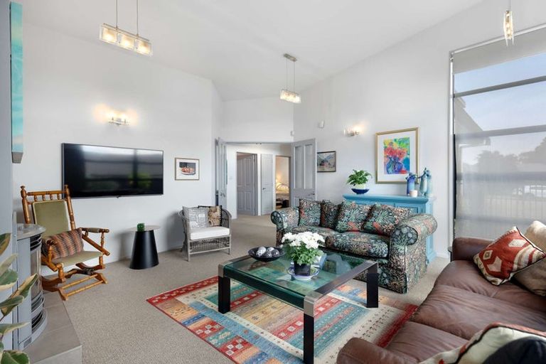 Photo of property in 107 Ruapehu Drive, Fitzherbert, Palmerston North, 4410