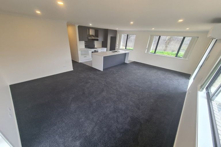 Photo of property in 7 Rewarewa Way, Timberlea, Upper Hutt, 5018