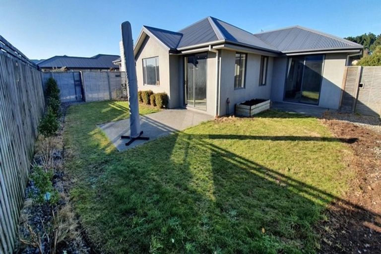 Photo of property in 29 Papaumu Green, Parklands, Christchurch, 8083