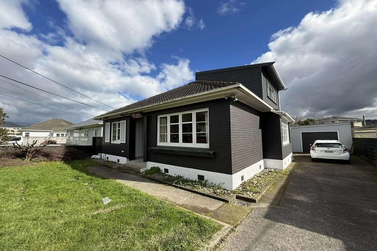 Photo of property in 353 Waiwhetu Road, Fairfield, Lower Hutt, 5011