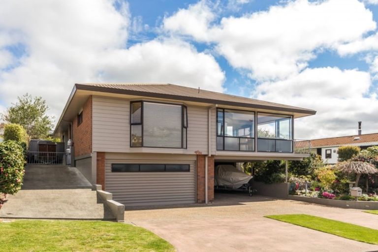 Photo of property in 4 Shera Street, Acacia Bay, Taupo, 3330