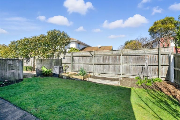 Photo of property in 7 Rosedale Place, Avonhead, Christchurch, 8042