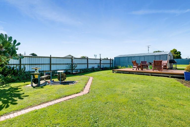 Photo of property in 10 Tauranga-a-ika Street, Manaia, 4612