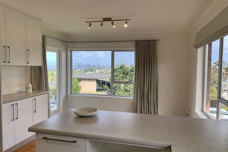 Photo of property in 1/1 Kaihu Street, Northcote, Auckland, 0627