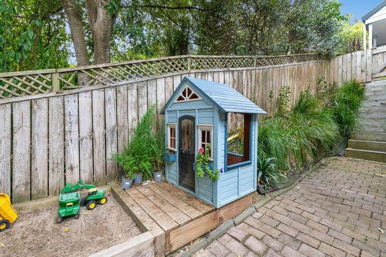 Photo of property in 7 Emery Grove, Bayview, Auckland, 0629