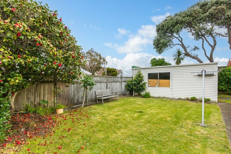 Photo of property in 2/6 Cluny Road, Plimmerton, Porirua, 5026