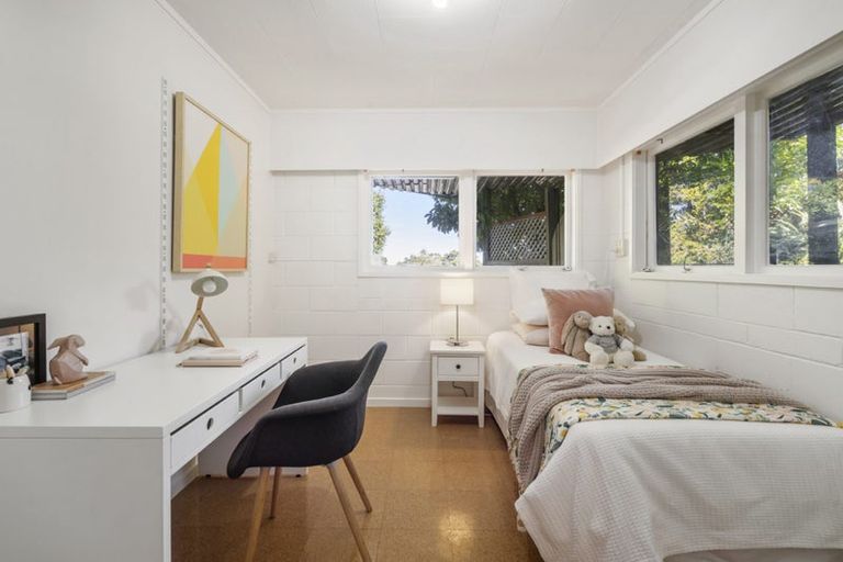 Photo of property in 10 Brunton Place, Glenfield, Auckland, 0629