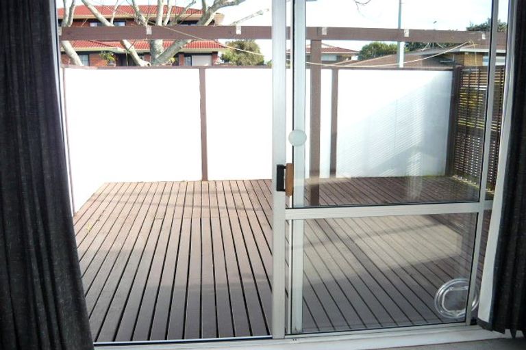 Photo of property in 1/4 Aylmer Court, Eastern Beach, Auckland, 2012