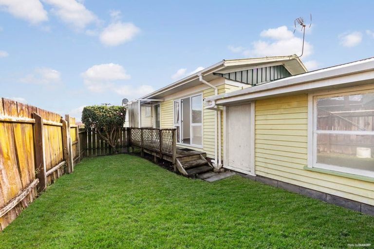 Photo of property in 3 Marlene Avenue, Te Atatu South, Auckland, 0610