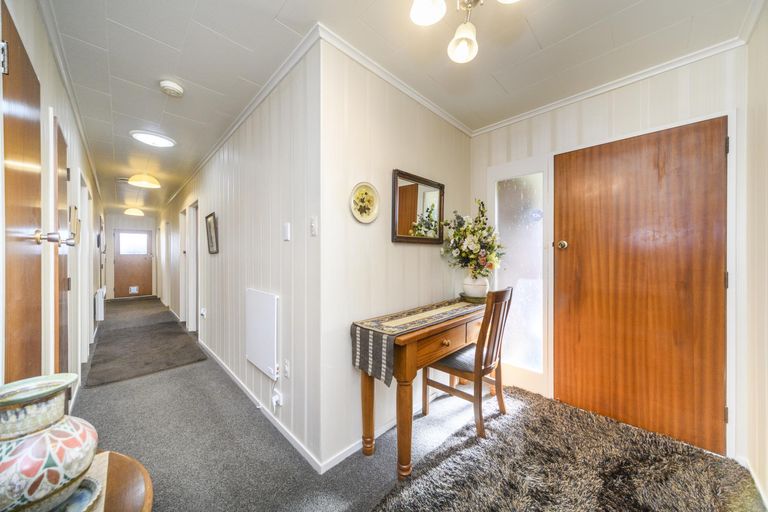 Photo of property in 15 Wallace Place, Hokowhitu, Palmerston North, 4410