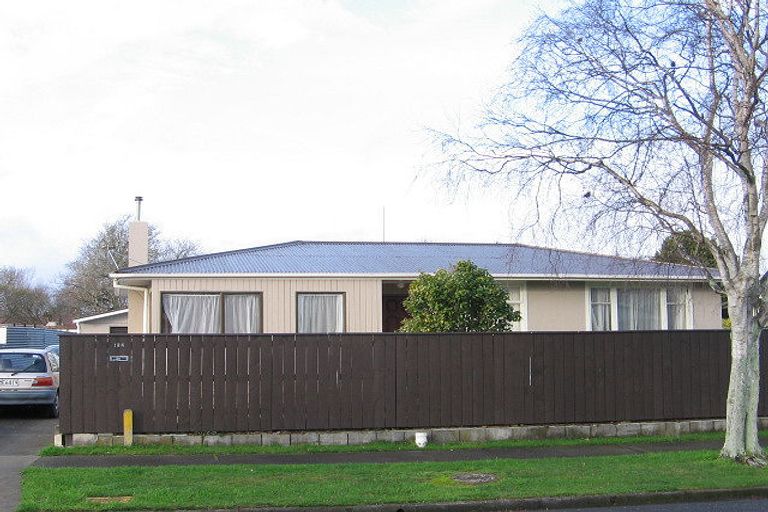 Photo of property in 124 Ruamahanga Crescent, Terrace End, Palmerston North, 4410
