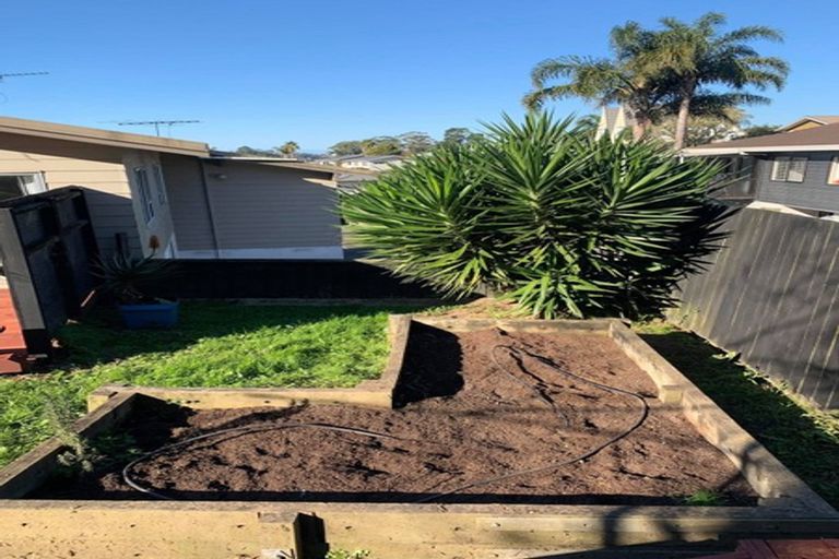 Photo of property in 47 John Dee Crescent, Red Beach, 0932