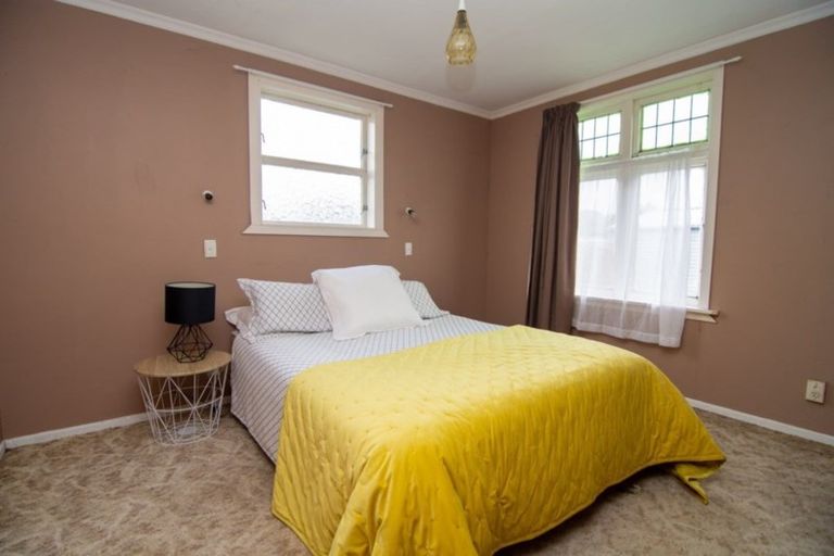 Photo of property in 98 Brandon Street, Featherston, 5710