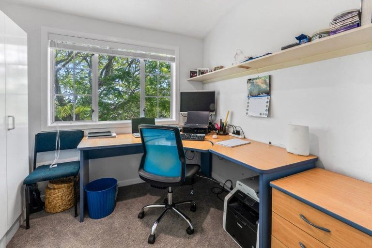 Photo of property in 4 Liston Crescent, Cockle Bay, Auckland, 2014