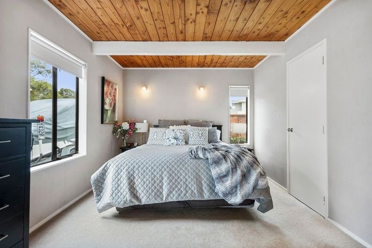 Photo of property in 1 Adonis Place, Half Moon Bay, Auckland, 2012