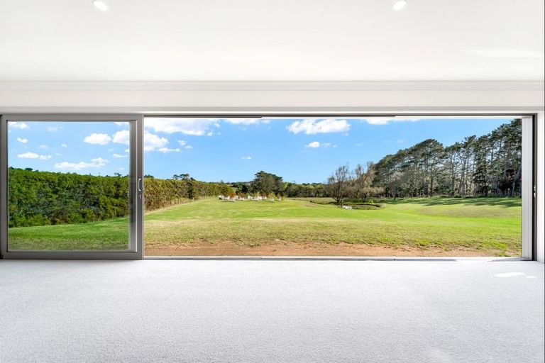 Photo of property in 4 Hanham Road, Kumeu, 0891