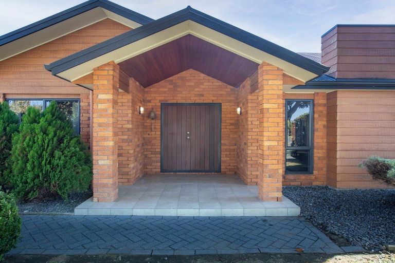 Photo of property in 2 Shiraz Place, Rototuna, Hamilton, 3210