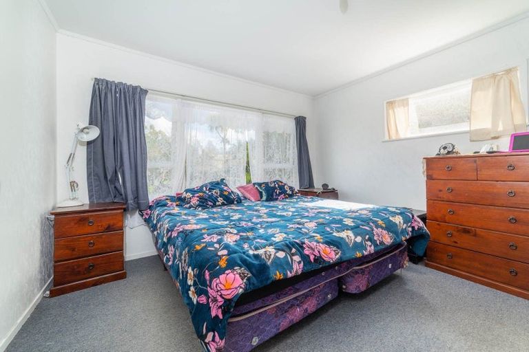 Photo of property in 16 Crompton Road, Massey, Auckland, 0614
