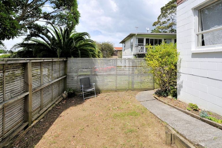 Photo of property in 2/7 Keldale Place, Forrest Hill, Auckland, 0620