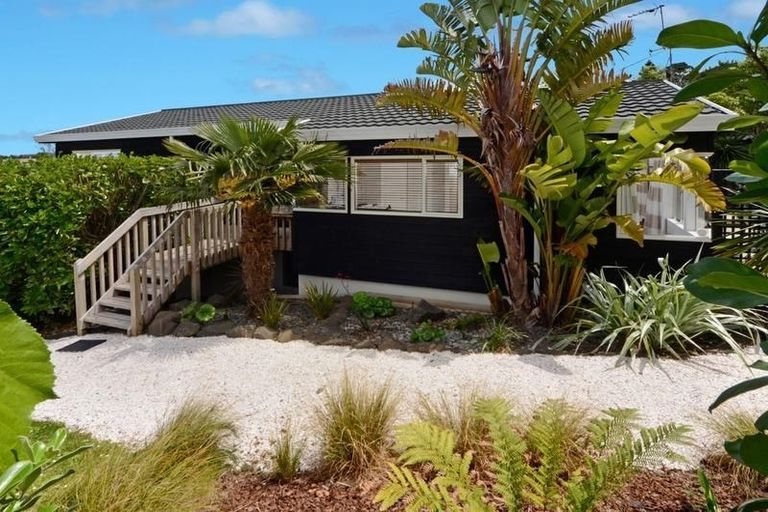 Photo of property in 1/1 Heathglen Place, Bayview, Auckland, 0629