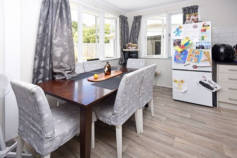 Photo of property in 98 Mahia Road, Manurewa, Auckland, 2102