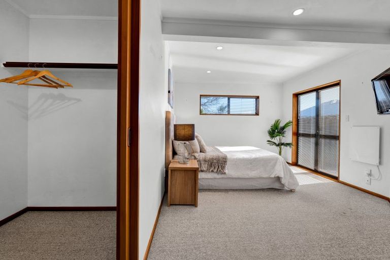 Photo of property in 8 Argyle Place, Highlands Park, New Plymouth, 4312