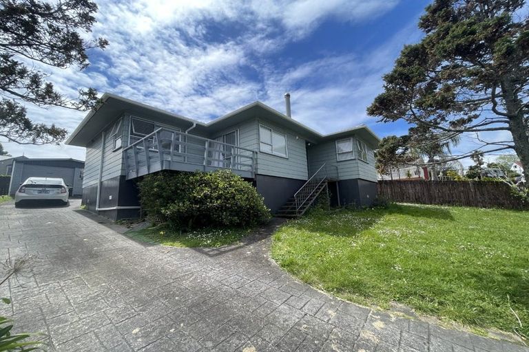 Photo of property in 8 Pahi Place, West Harbour, Auckland, 0618