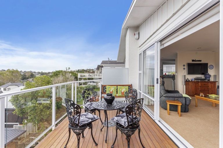 Photo of property in 1/7 Colmar Road, Mellons Bay, Auckland, 2014