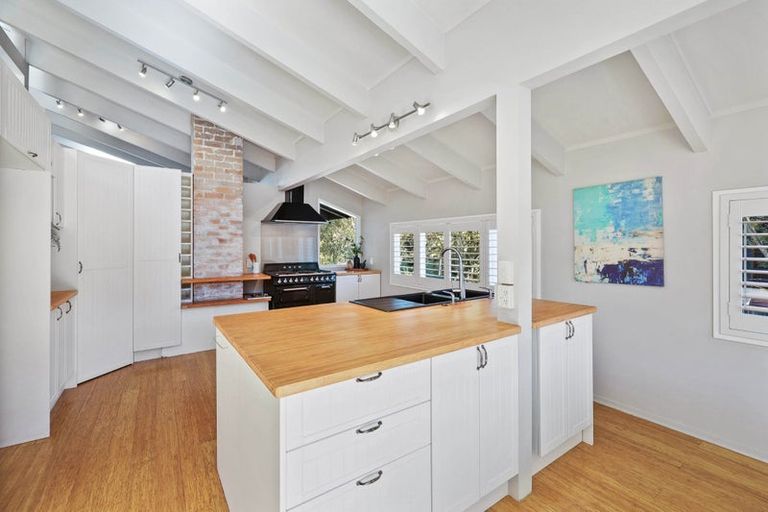 Photo of property in 11 Micawber Place, Mellons Bay, Auckland, 2014