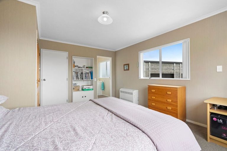 Photo of property in 16 Ryder Crescent, Levin, 5510