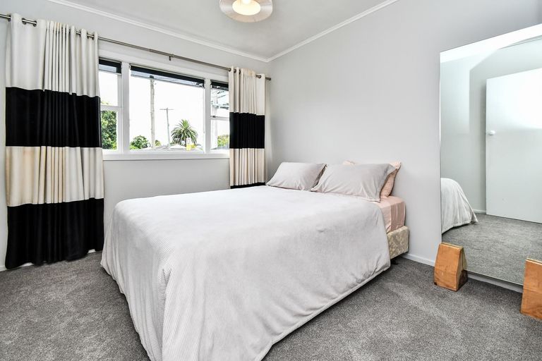 Photo of property in 2/49 Russell Road, Manurewa, Auckland, 2102