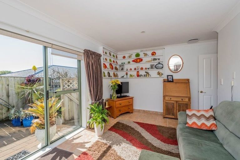 Photo of property in 16 Barrett Drive, Waikanae Beach, Waikanae, 5036