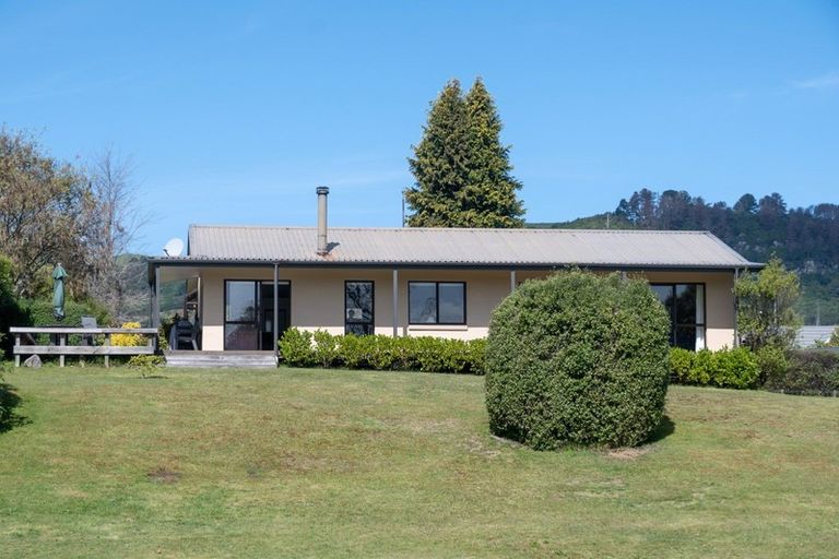 Photo of property in 72 Kinloch Road, Kinloch, Taupo, 3377