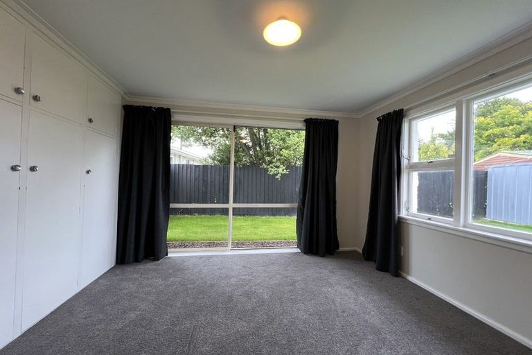 Photo of property in 5 Shirldale Place, Avonhead, Christchurch, 8042