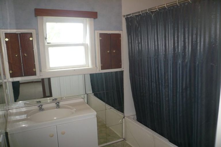 Photo of property in 20a Glengarry Road, Glen Eden, Auckland, 0602