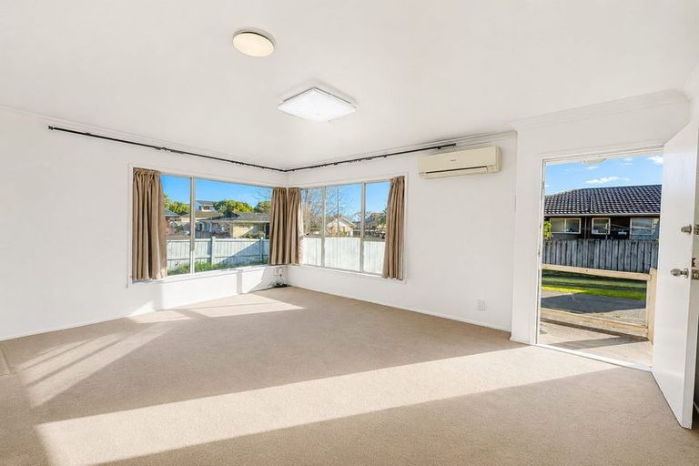 Photo of property in 1/10 Ballater Place, Highland Park, Auckland, 2010