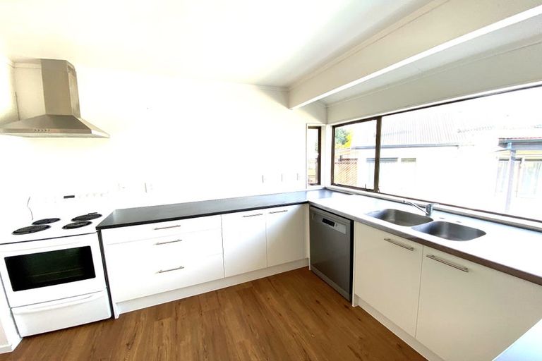 Photo of property in 11 Birman Close, Half Moon Bay, Auckland, 2012