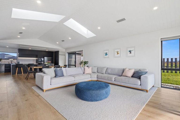 Photo of property in 83 Sunline Drive, Leamington, Cambridge, 3432