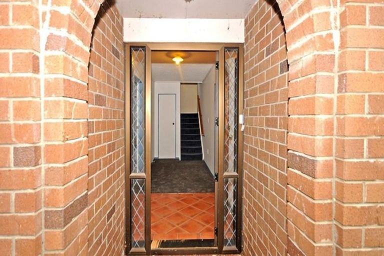 Photo of property in 2 Atahu Grove, Tirohanga, Lower Hutt, 5010