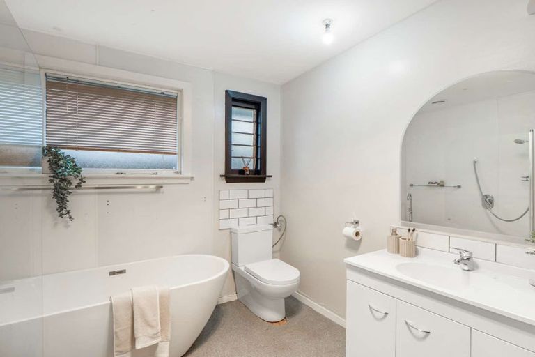 Photo of property in 250 Grimseys Road, Redwood, Christchurch, 8051