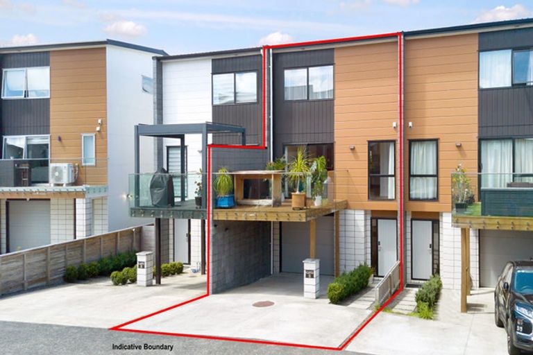 Photo of property in 8 Meritage Lane, Te Atatu South, Auckland, 0610