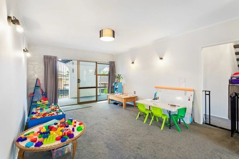 Photo of property in 2/8 Wood Street, Papakura, 2110