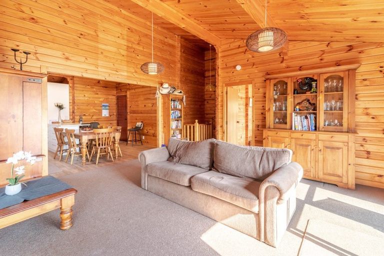 Photo of property in 15 Bayview Crescent, Duvauchelle, 7581