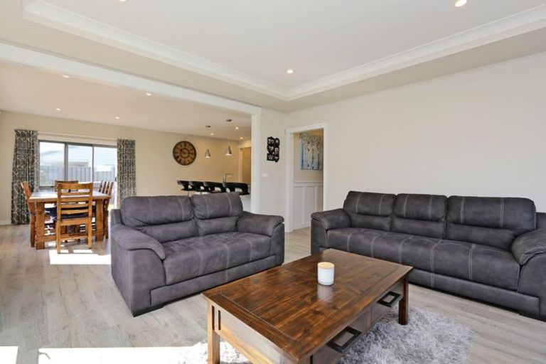 Photo of property in 12 Manganui Place, Te Awa, Napier, 4110