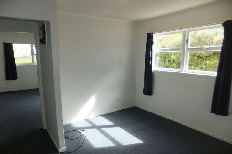 Photo of property in 46 Deuxberry Avenue, Northcote, Auckland, 0627