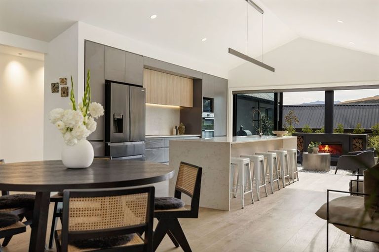 Photo of property in 20 Howden Drive, Jacks Point, 9371