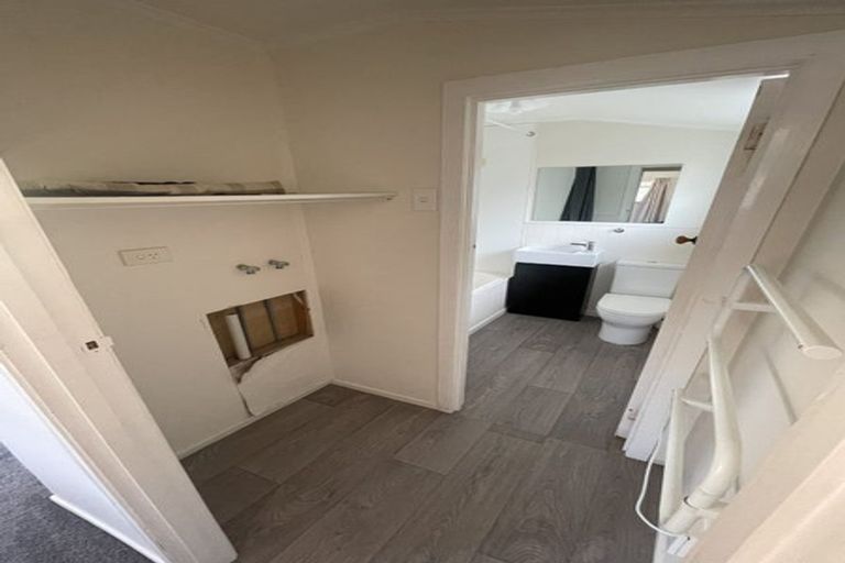 Photo of property in 71 Golf Road, New Lynn, Auckland, 0600